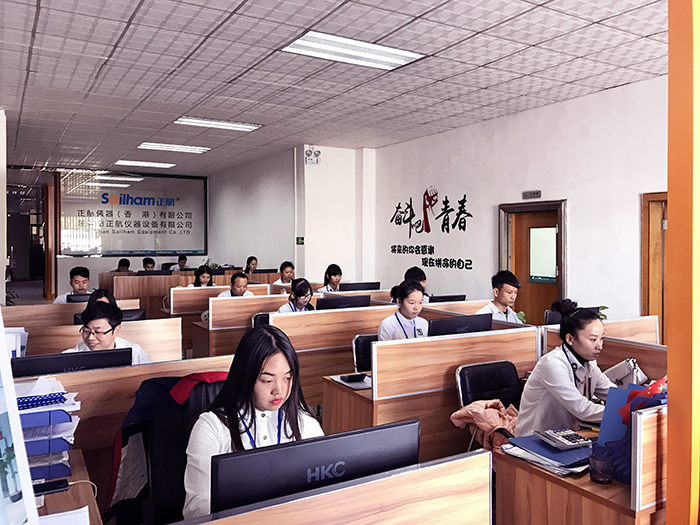 正航儀器辦公環(huán)境一角