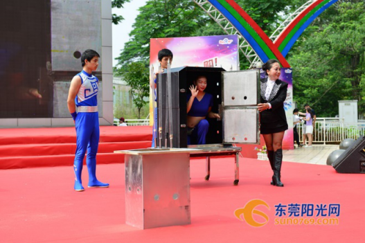 驚心動(dòng)魄的表演“大變活人