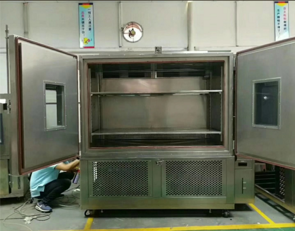 江西做顯示器/平板電腦客戶訂購(gòu)的大型恒溫恒濕試驗(yàn)箱開門圖